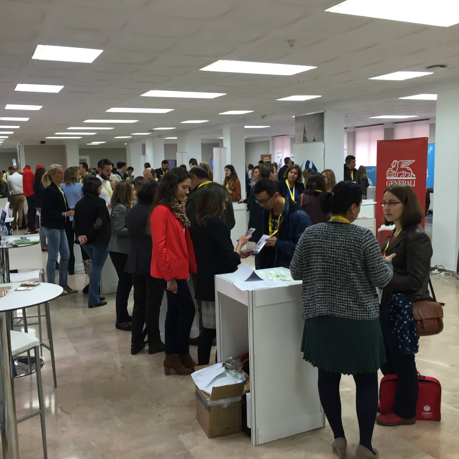 Pasillo Central con varios expositores- Feria del Empleo en la Era Digital 2015